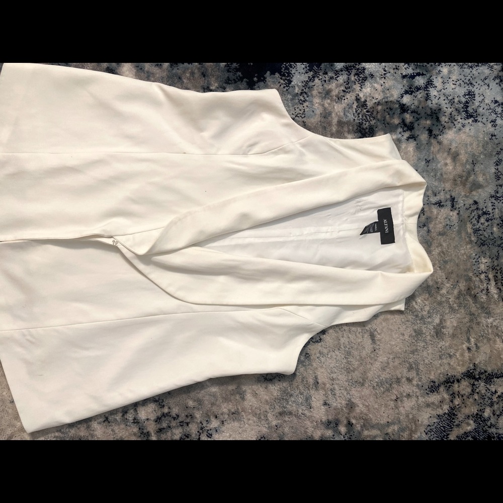Women’s White vest with lapels